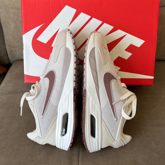 NIB - Air Max Solo Sneaker - Picture 5 of 6